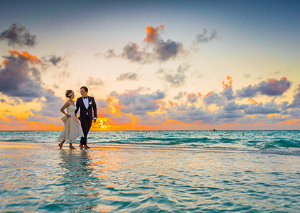couple-on-the-beach-300px